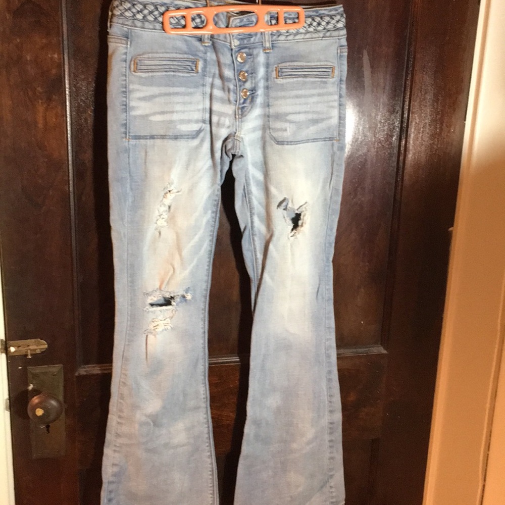 Distressed stretch jeans